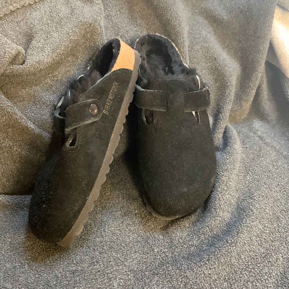 Birkenstock Black shearling size 37 (6- 6. 1/2) perfect condition. No box